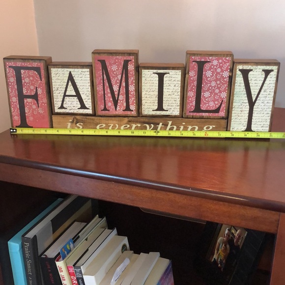 Wooden Block Decor “Family is everything” - Picture 9 of 11